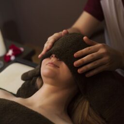 Массаж на СПА процедуре [comfort zone]