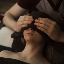 Массаж на СПА процедуре [comfort zone]