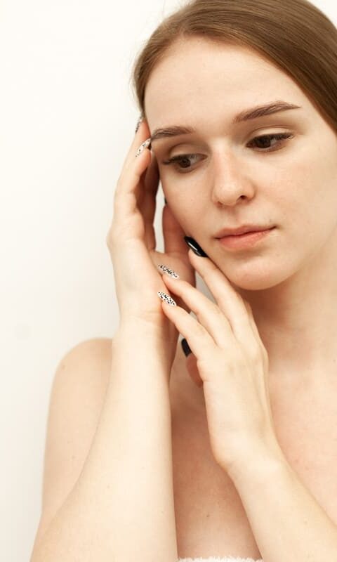 Коррекция и окрашивание бровей