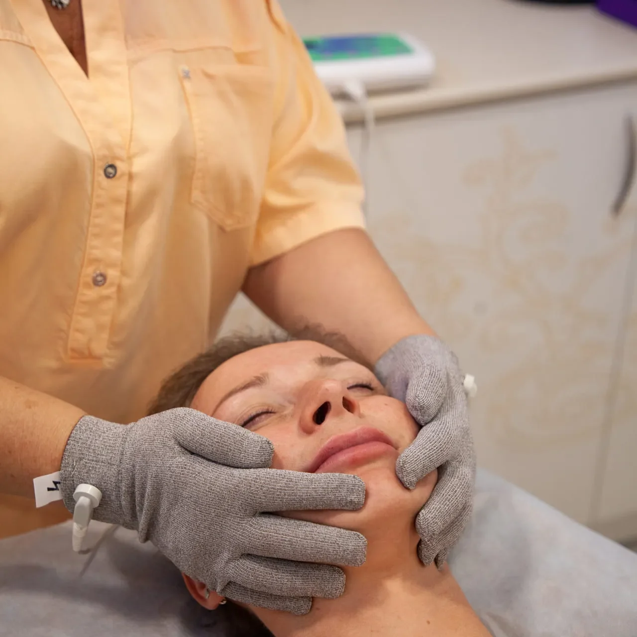 Mikrotokovaya terapiya dlya lica i shei 3 3